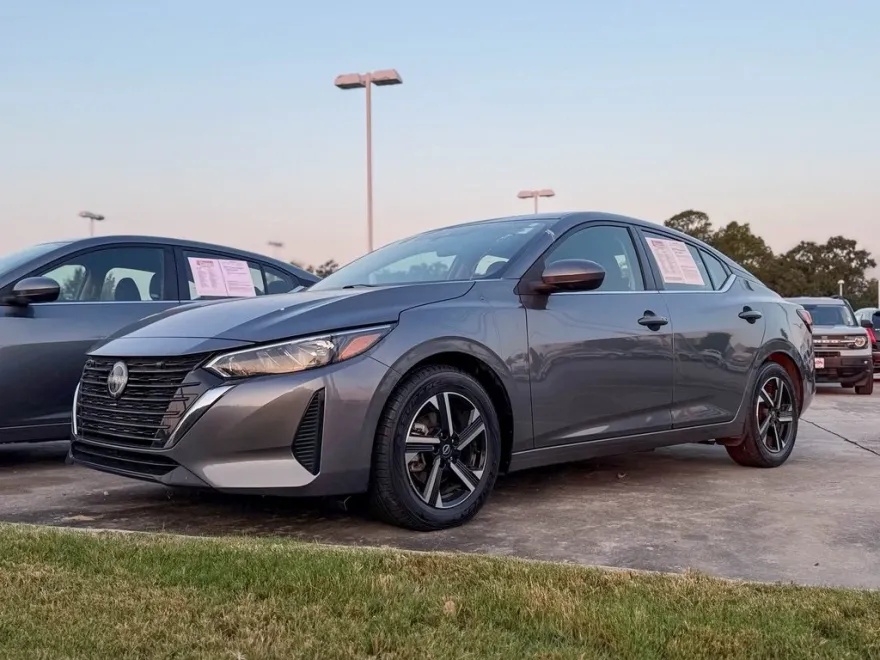 2024 Nissan Sentra SV photo 1