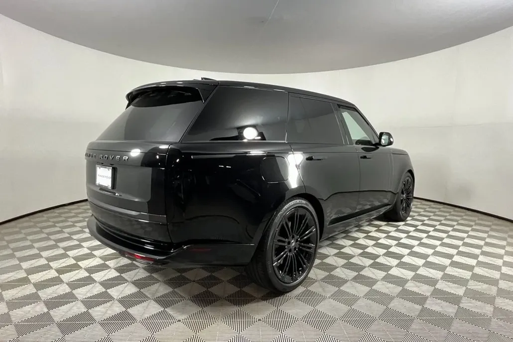 2025 Land Rover Range Rover SE photo 1