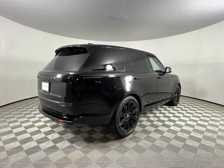 2025 Land Rover Range Rover SE photo 1