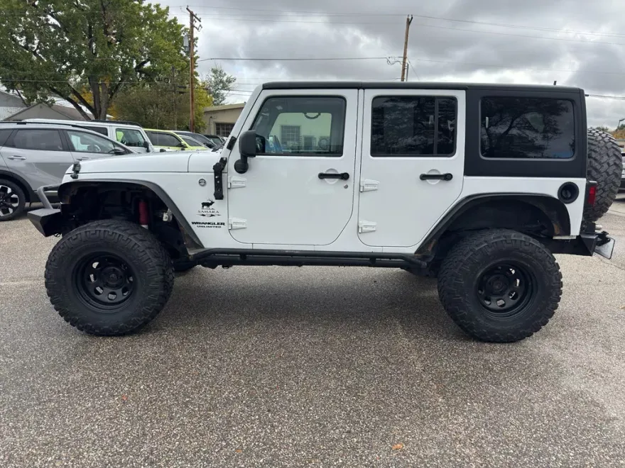 2017 Jeep Wrangler Unlimited Sahara photo 1