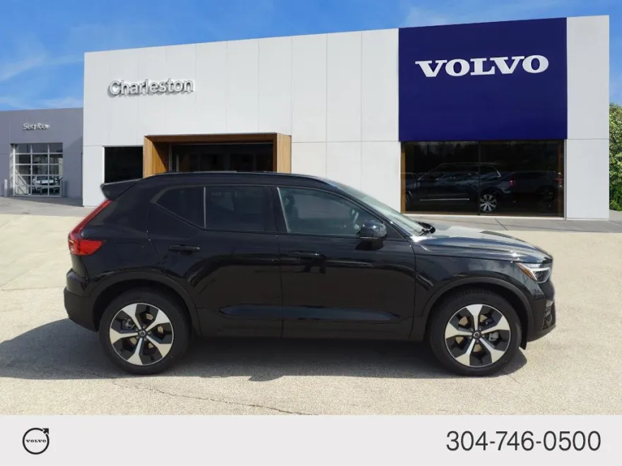 2025 Volvo XC40 Plus photo 1