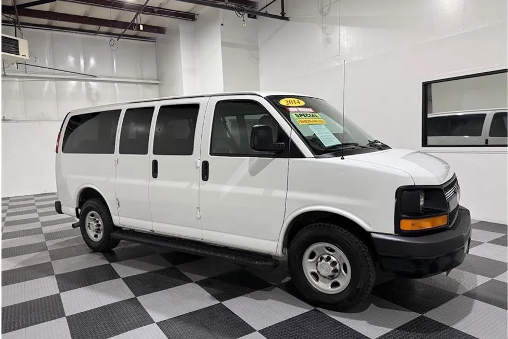 2014 Chevrolet Express Passenger LS photo 1
