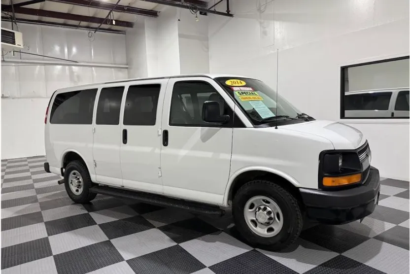 2014 Chevrolet Express Passenger LS photo 1