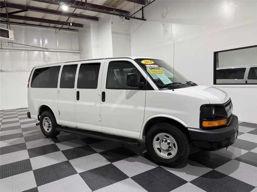 2014 Chevrolet Express Passenger LS photo 1