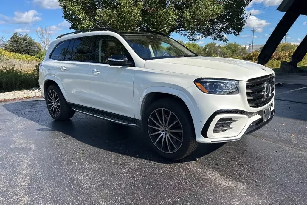2024 Mercedes Benz GLS 450 photo 1