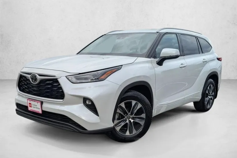 2022 Toyota Highlander XLE photo 1
