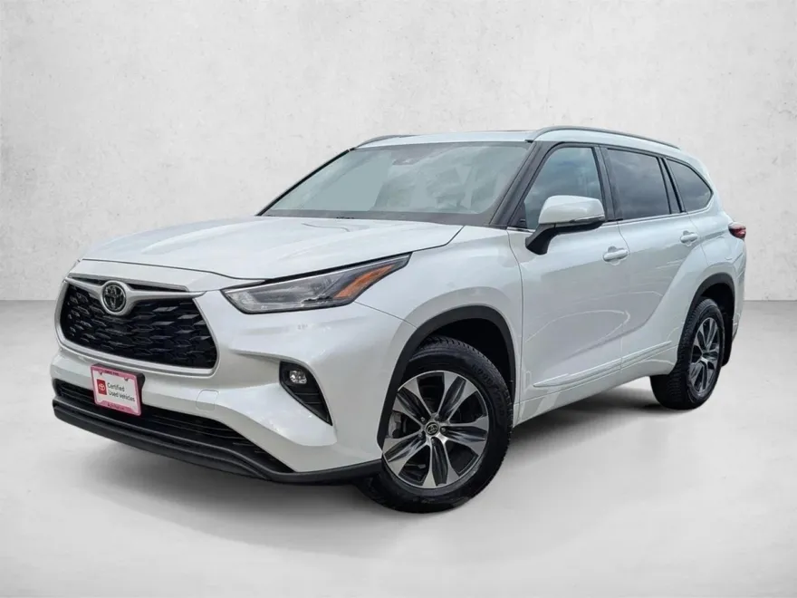 2022 Toyota Highlander XLE photo 1