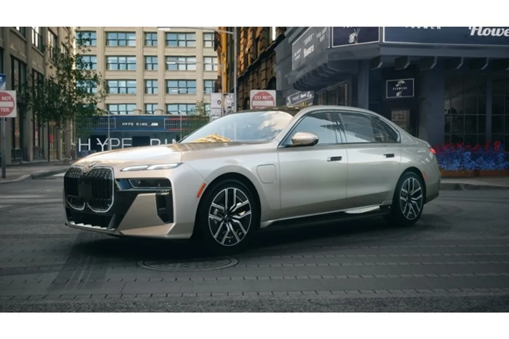 2026 Bmw 750e photo 1