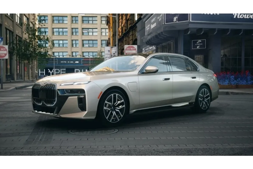 2026 Bmw 750e photo 1