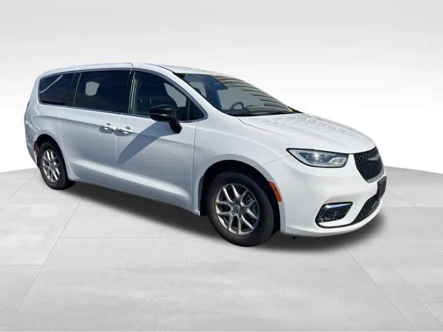 2024 Chrysler Pacifica Touring photo 1