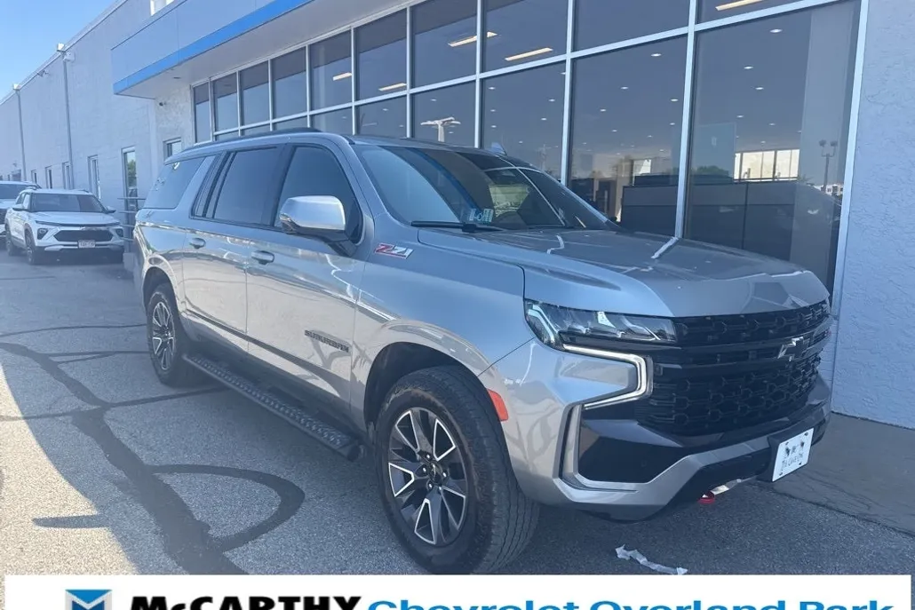 2023 Chevrolet Suburban Z71 photo 1