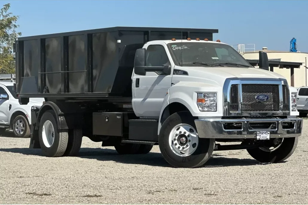 2025 Ford F-650 photo 1