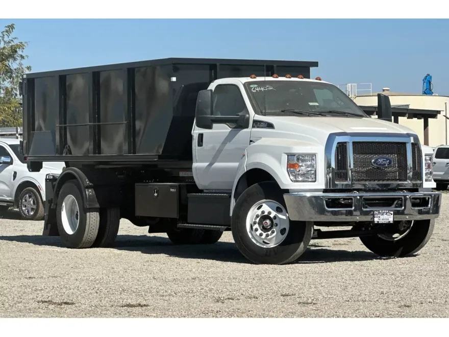 2025 Ford F-650 photo 1