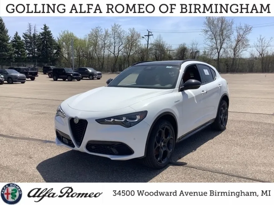2025 Alfa Romeo Stelvio Sprint Base photo 1