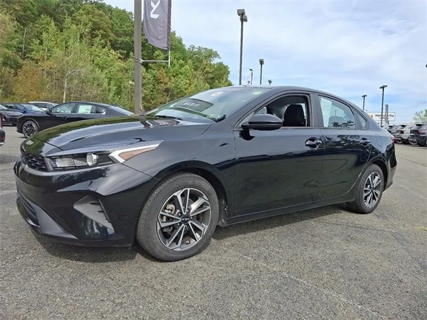 2023 Kia Forte LXS photo 1