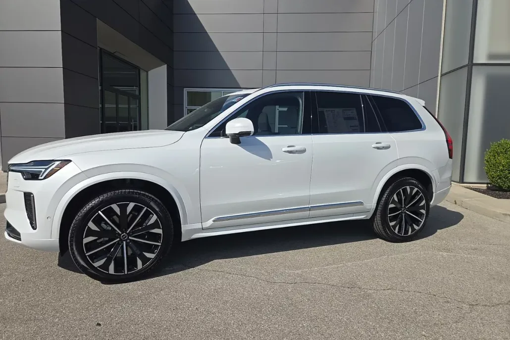 2026 Volvo XC90 Plus photo 1