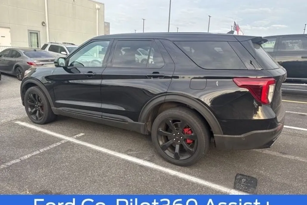 2021 Ford Explorer ST photo 1