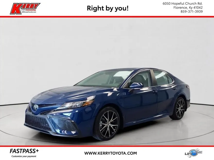 2024 Toyota Camry SE photo 1