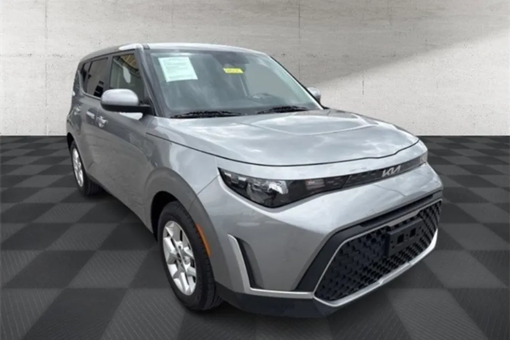 2023 Kia Soul LX photo 1