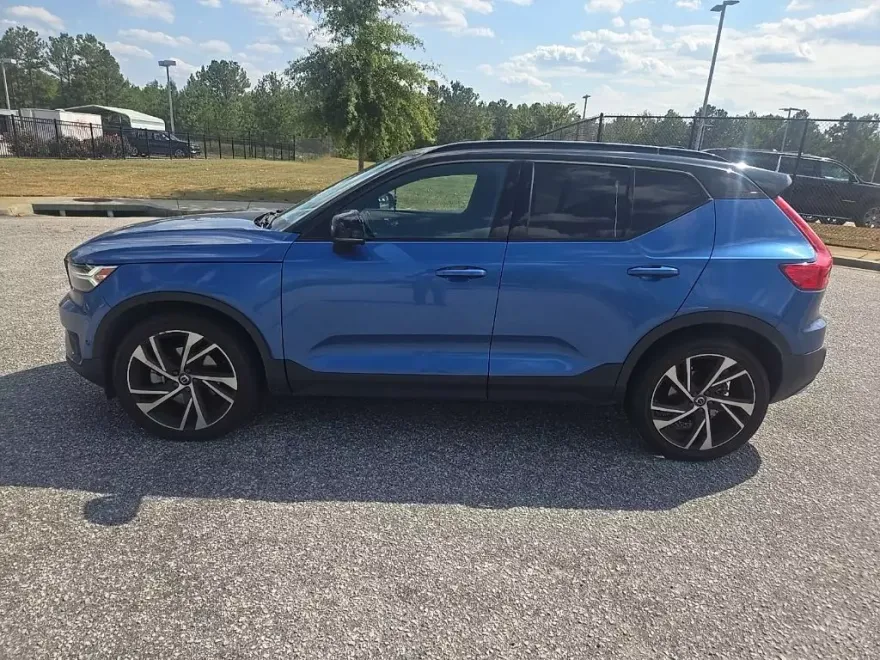 2019 Volvo XC40 T5 R-Design photo 1