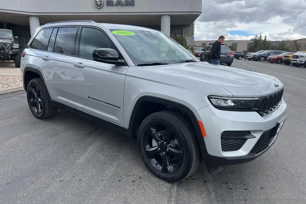 2025 Jeep Grand Cherokee Altitude X photo 1