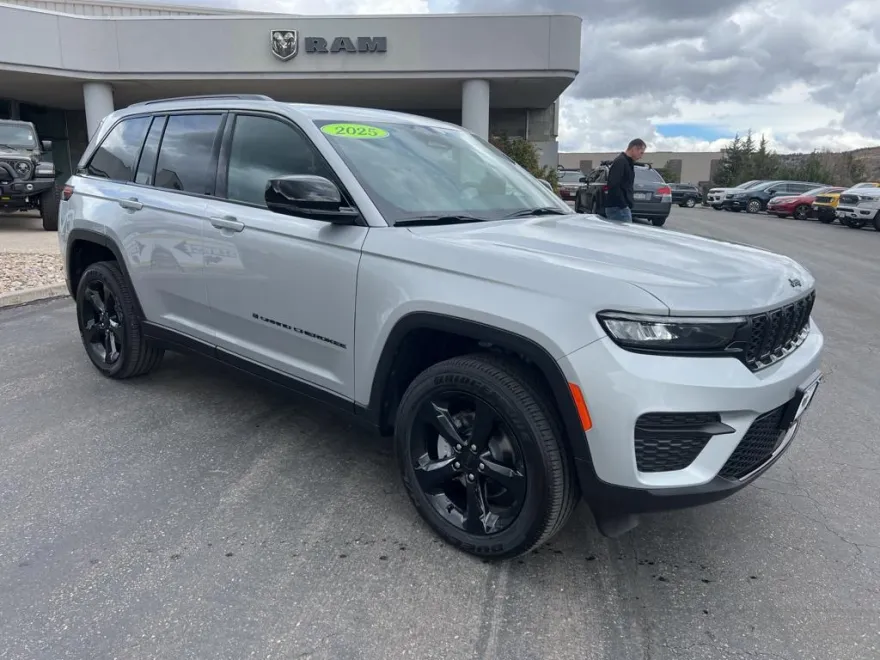 2025 Jeep Grand Cherokee Altitude X photo 1