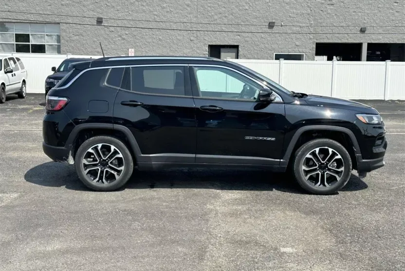 2022 Jeep Compass Limited photo 1