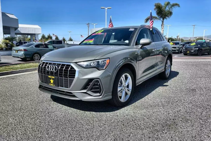 2022 Audi Q3 S line Premium photo 1