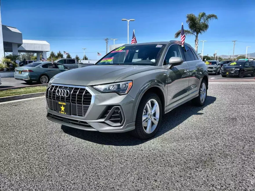 2022 Audi Q3 S line Premium photo 1