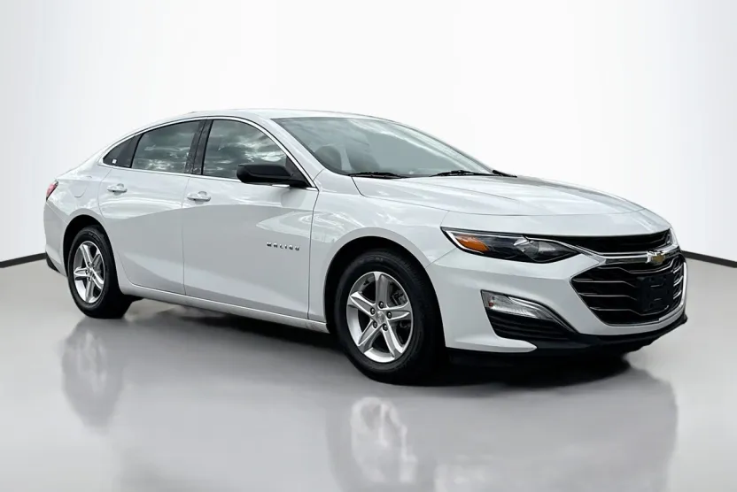 2022 Chevrolet Malibu LS photo 1