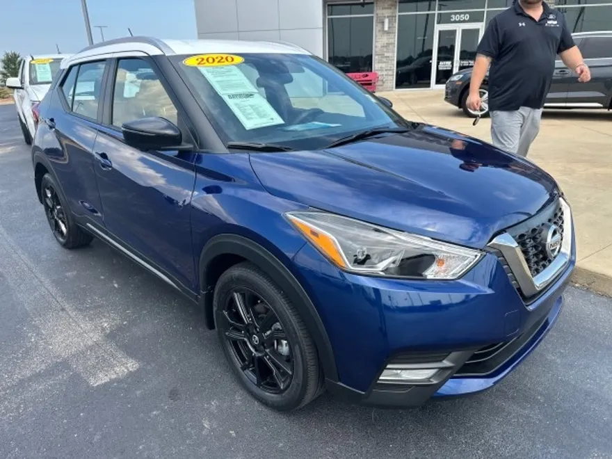 2020 Nissan Kicks SR photo 1