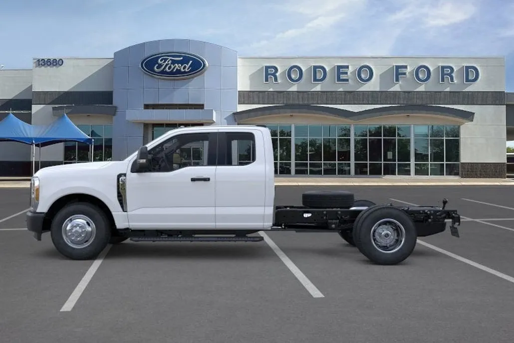 2025 Ford F-350 XL photo 1