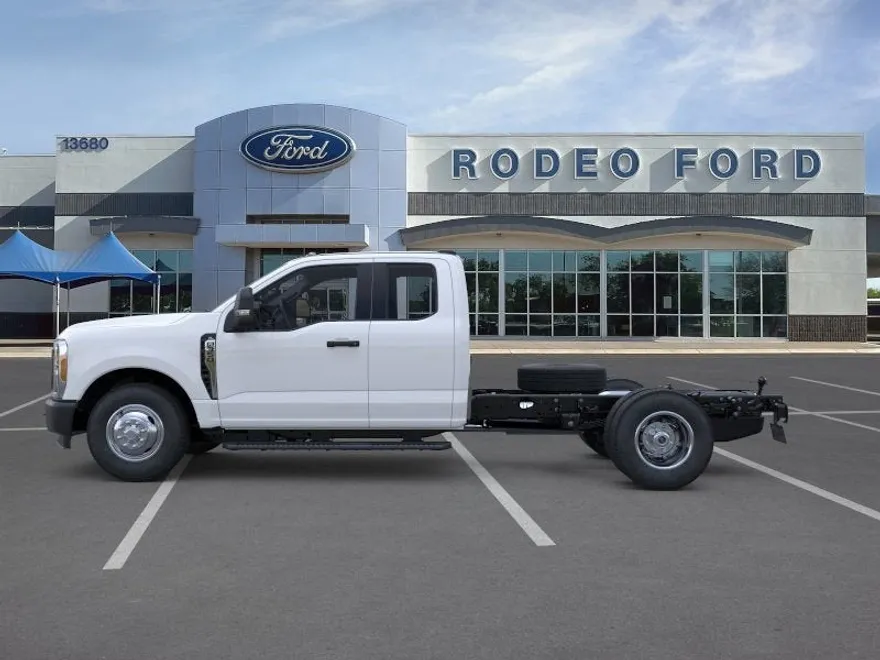2025 Ford F-350 XL photo 1