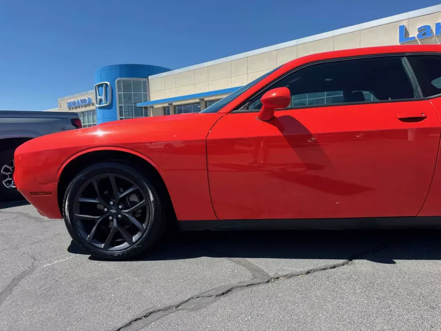 2021 Dodge Challenger SXT photo 1