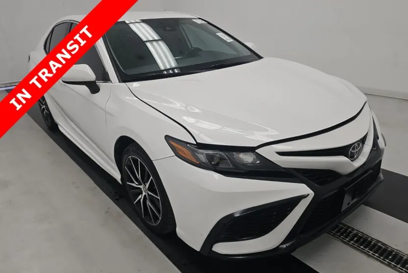 2021 Toyota Camry SE photo 1