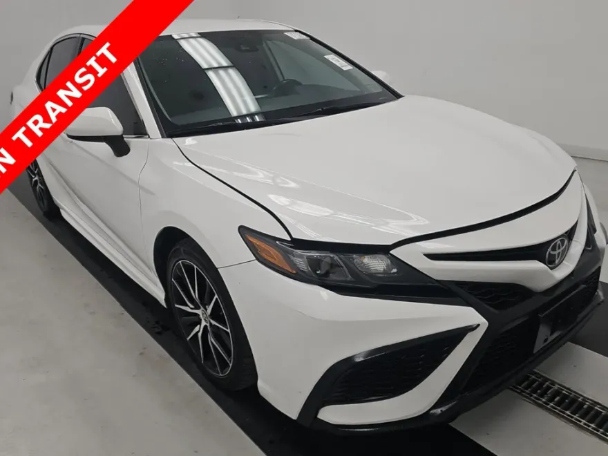 2021 Toyota Camry SE photo 1