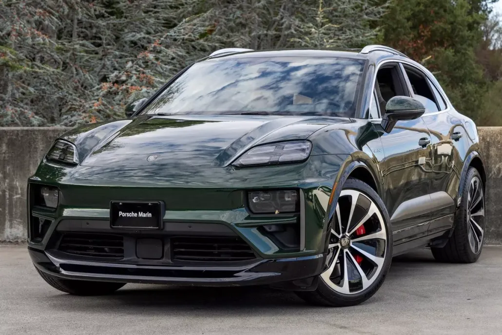 2024 Porsche Macan Turbo Electric photo 1