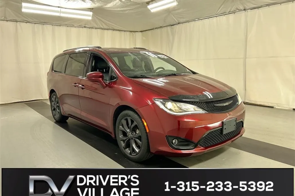 2020 Chrysler Pacifica Touring Plus photo 1