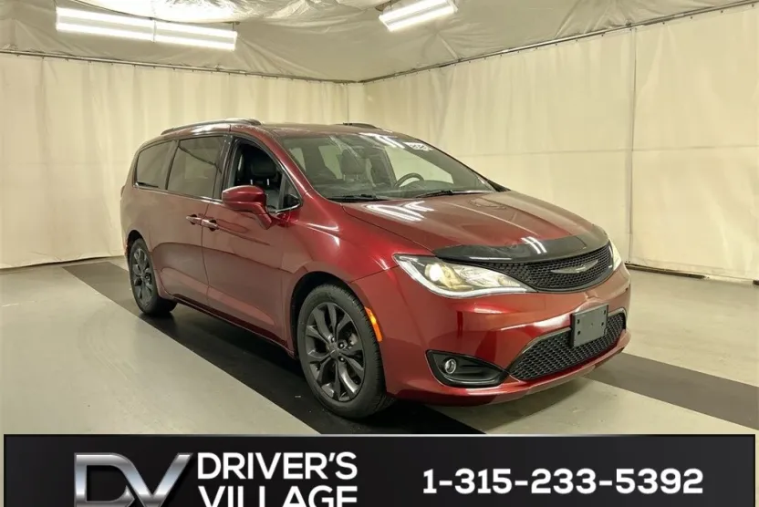 2020 Chrysler Pacifica Touring Plus photo 1