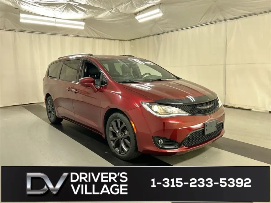 2020 Chrysler Pacifica Touring Plus photo 1