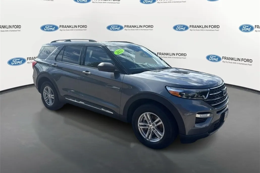 2022 Ford Explorer XLT photo 1