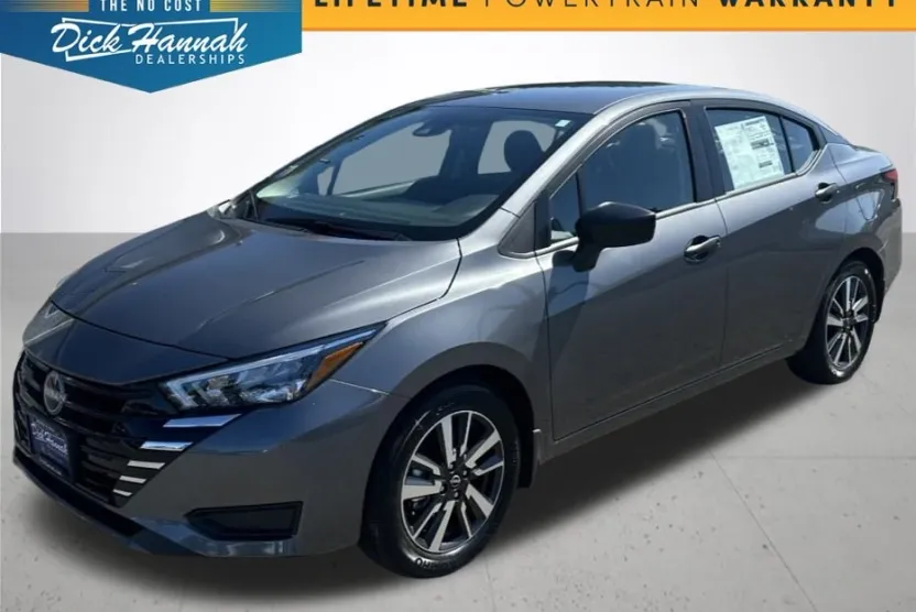 2025 Nissan Versa 1.6 S photo 1