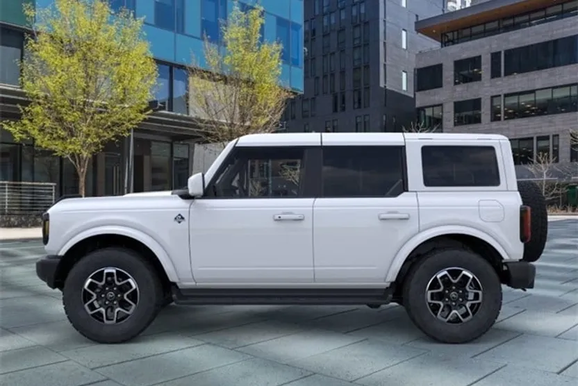 2025 Ford Bronco Outer Banks photo 1