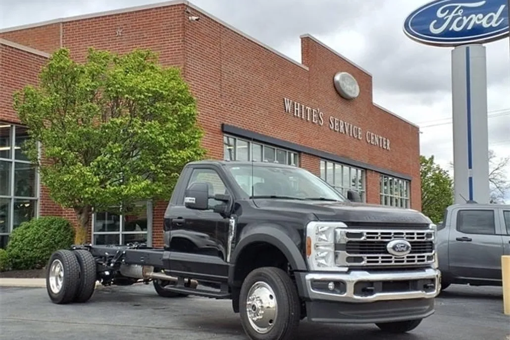 2025 Ford F-550 photo 1