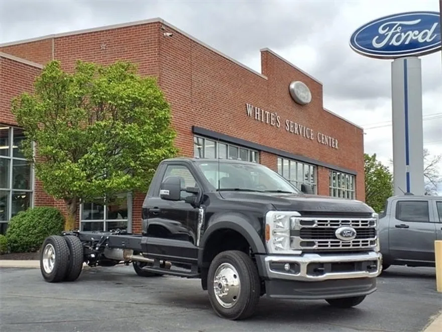 2025 Ford F-550 photo 1