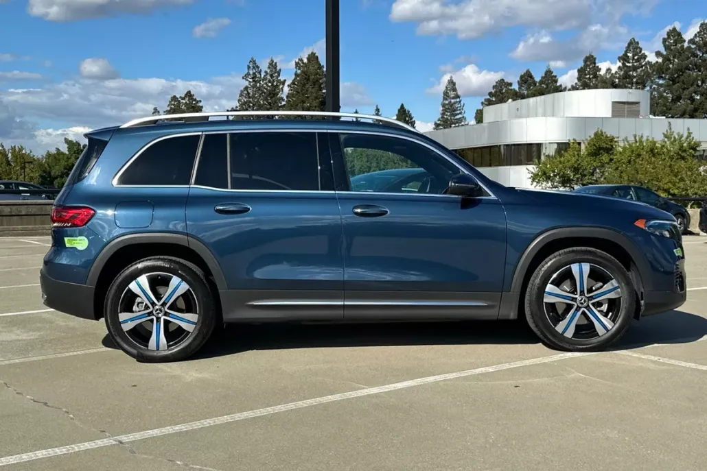 2023 Mercedes Benz EQB 300 4MATIC photo 1