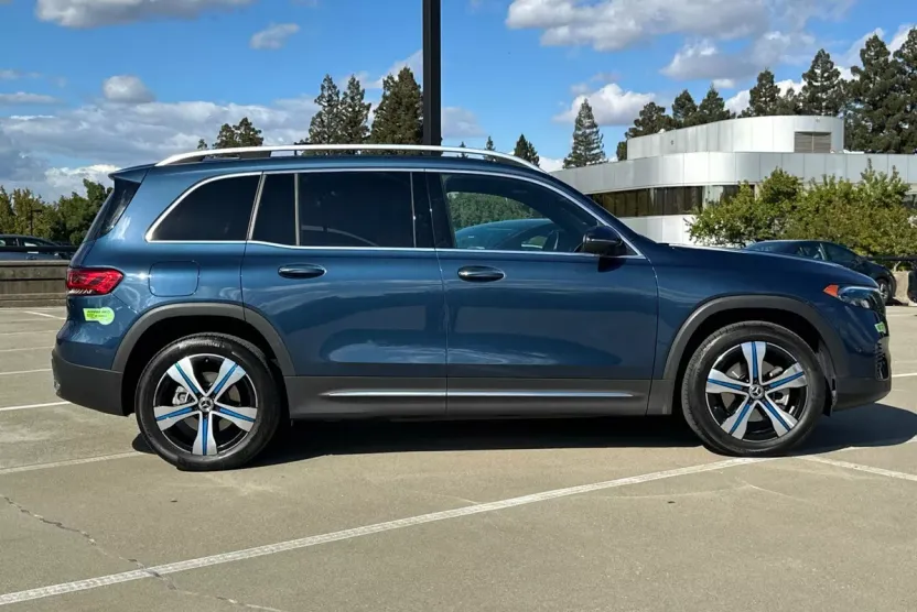 2023 Mercedes Benz EQB 300 4MATIC photo 1