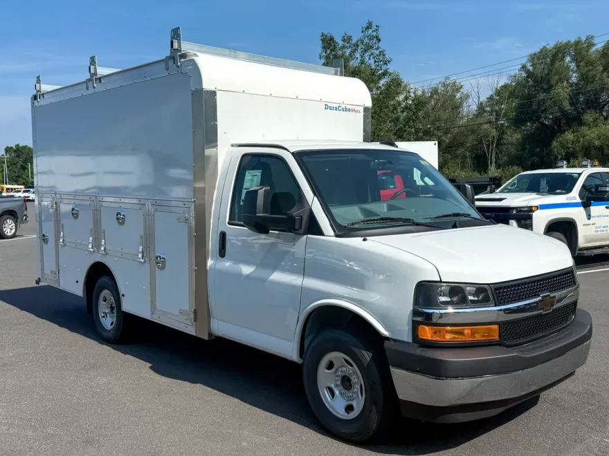 2025 Chevrolet Express 3500 Cutaway Van photo 1