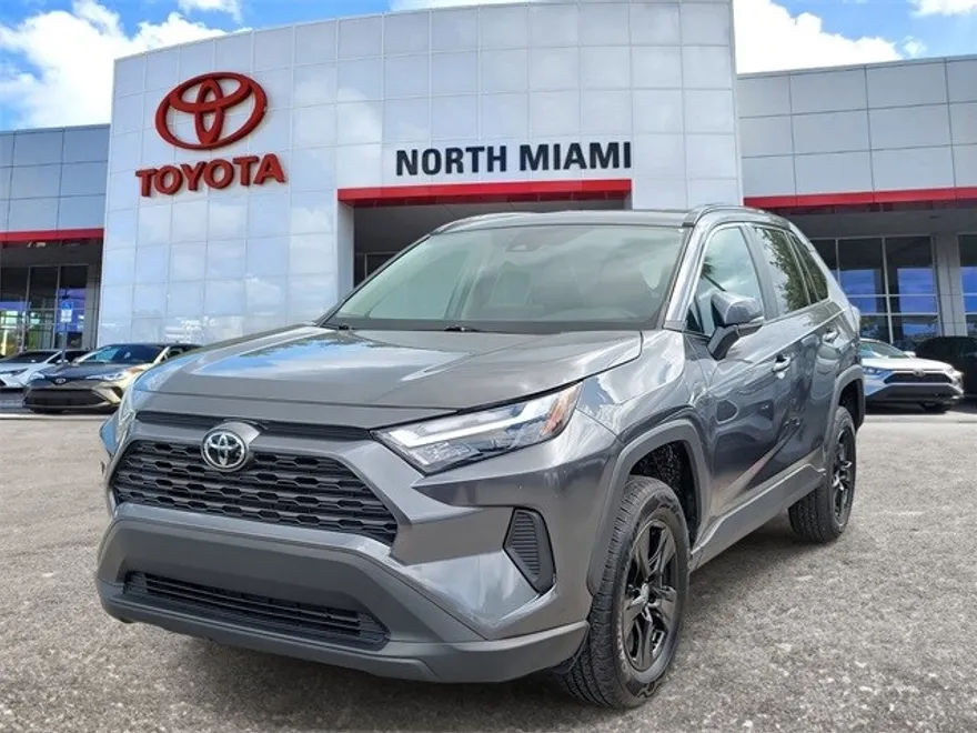 2024 Toyota RAV4 XLE photo 1