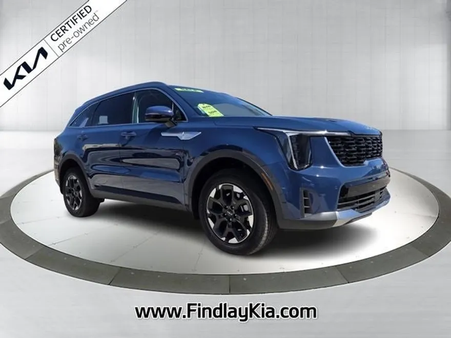 2025 Kia Sorento S photo 1